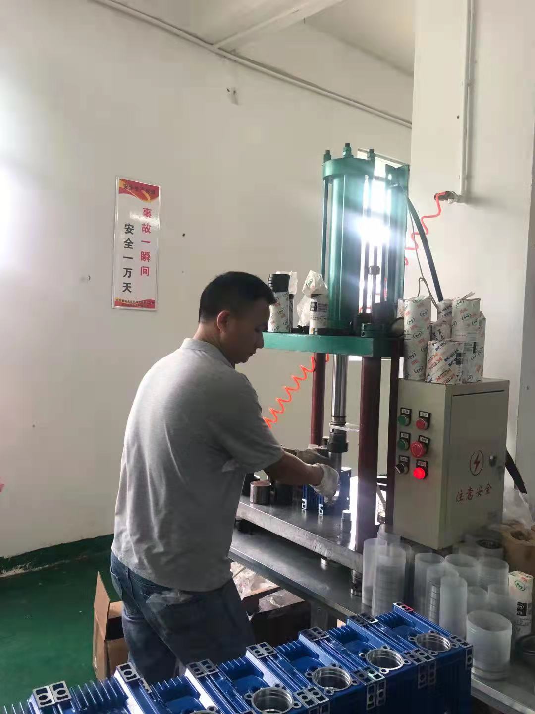 永坤電機(jī)三相異步電動(dòng)機(jī) 永坤電機(jī)三相異步電動(dòng)機(jī)